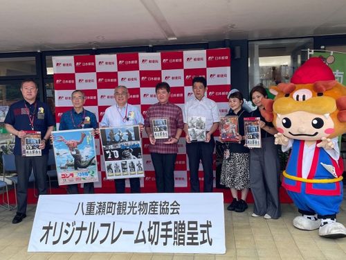 ゴジラ70周年記念切手贈呈式　提供:森脇夕月さん