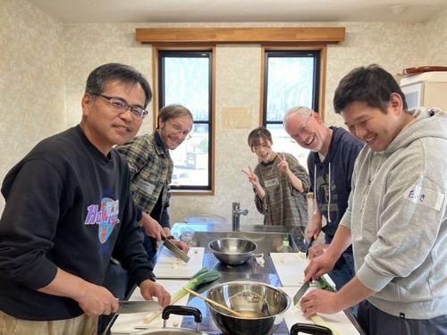 移住者交流会で名物芋煮料理を作りました。