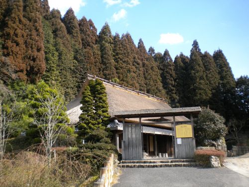 戦国武将「明智光秀公」の生誕地とされ、伝承や史跡も数多く残されています