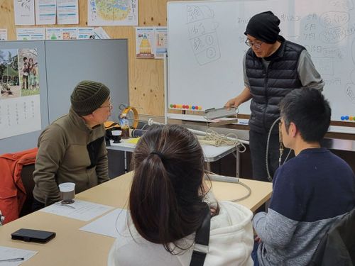 講座イメージ（過去実施の狩猟入門講座風景）