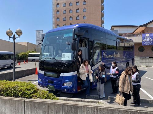 女性の方は京都駅から会場まで送迎あり（画像はイメージです。）