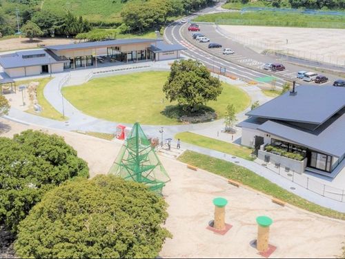 ファミリー遊園『蜂ヶ峯総合公園』内のBee＋（ビープラス）