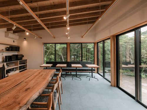 美しい自然や建築、セレクトされたモノとともに、Årcでの暮らしが営まれます。