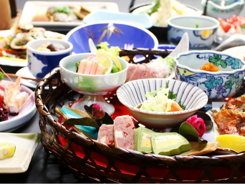  厳選された郷土の食材をふんだんに使った、工夫を凝らした季節替りの和食会席料理！