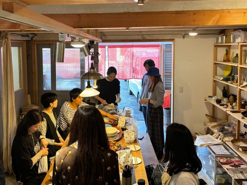 同じくまち歩きイベントで、ショップ内でごはんを食べたときの様子