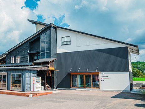 リフォームしたばかりのとてもきれいな事務所です
