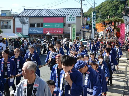 葛巻が熱く盛り上がる秋祭り。