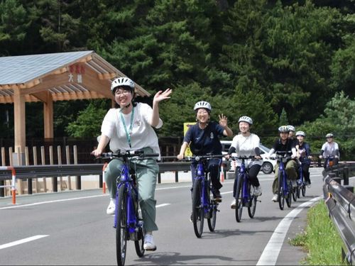 自転車で町内を巡ったり、食を楽しんだりするアクティビティもあります。
