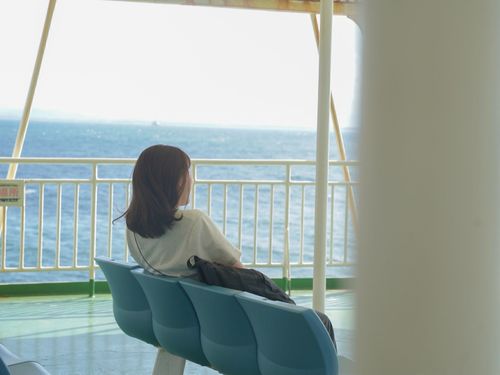 本土からは3時間ほどフェリーに乗って移動します。