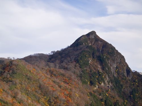 21世紀に残したい日本の自然100選に選定された「冠山」
