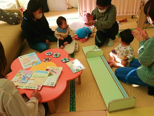 子育て世代包括支援センターHAGUでの様子。