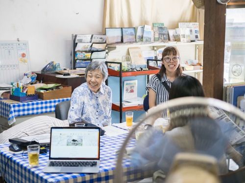 東和作戦会議は、いつも笑顔いっぱいの温かい空間で迎えてくれます