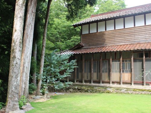 近くの古民家カフェでほっと一息