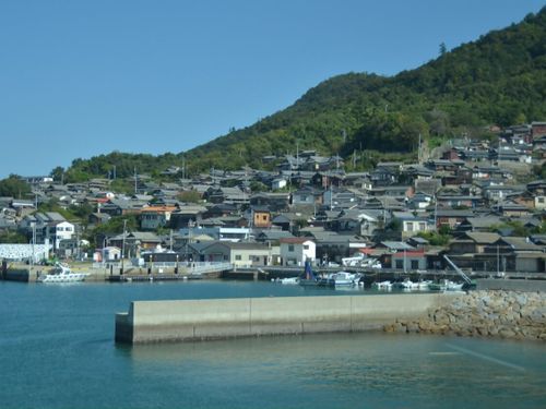休日には島巡りも楽しめます♪