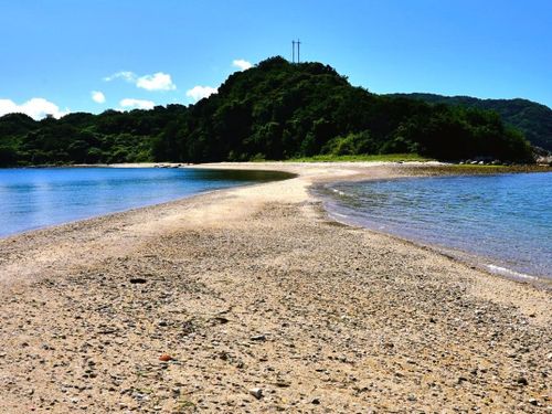 美しい自然に囲まれ、キャンプや海水浴などが楽しめる身近なリゾート地「馬島」