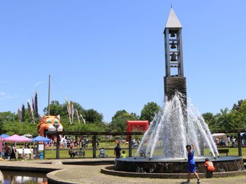 スプリングフェスティバルは、公園を彩る春の一大イベントとして開催されています。