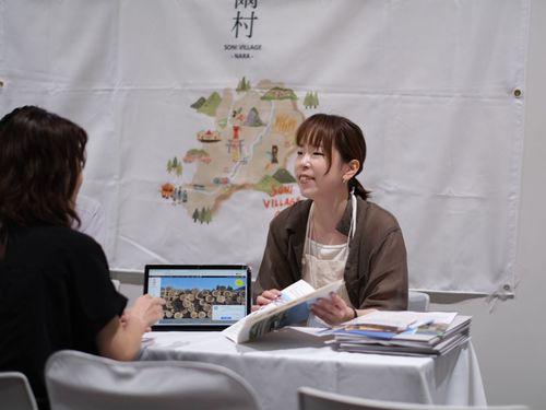移住フェア出展時の移住相談の様子