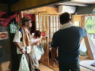 空き家見学バスツアーでの一幕