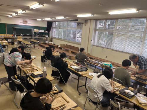 井波彫刻塾 8月夏季集中プログラムの様子