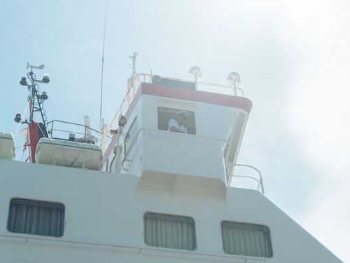 この船を動かす側へ。未経験から、航海士・船長を目指せます。