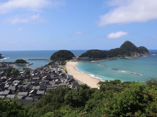 透明度の高い海水浴場が近い
