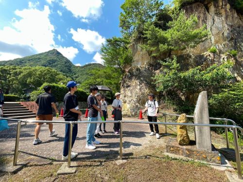 佐賀県有田町泉山磁石場ツアーの様子