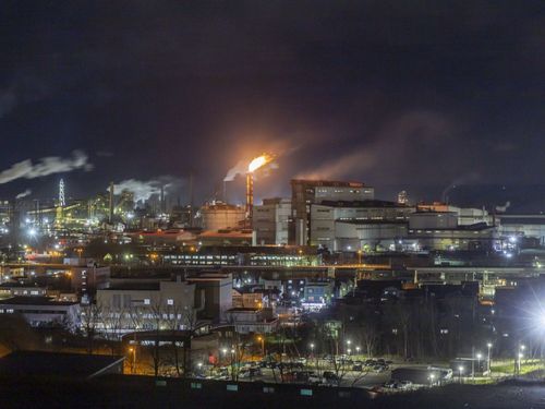 ▲ものづくりのまちの工場夜景
