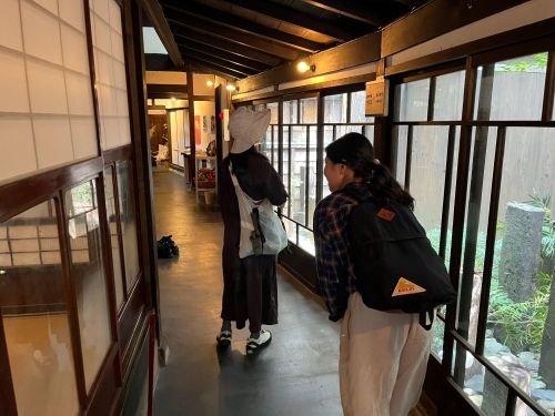 見学や移動は当日同行のコンシェルジュに任せて安心！