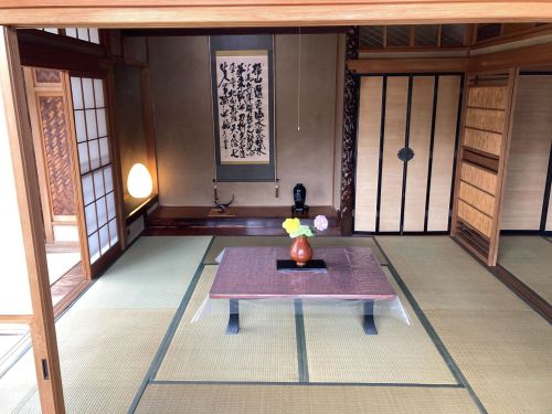 地元有力者の邸宅だけあって、調度品も立派でした...！