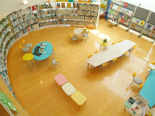 国内外の絵本１万冊を所蔵している大島絵本館。赤ちゃんから大人まで楽しめます！