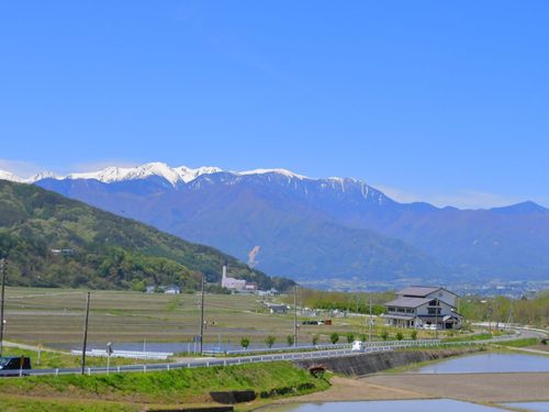 中央アルプスと田園風景