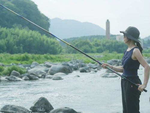酒匂川で渓流釣り。朝釣った鮎を、塩焼きに