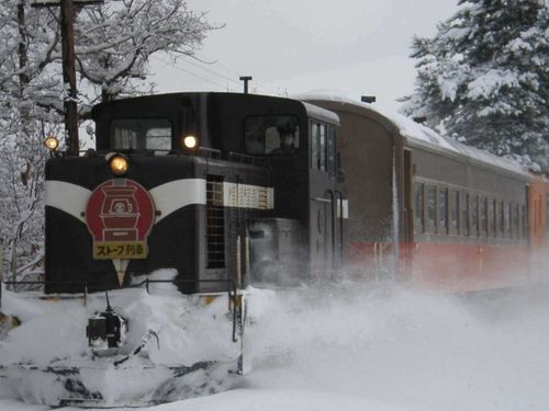 冬の名物「ストーブ列車」