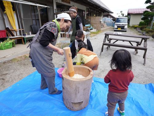 地域のみなさんと囲む、里山の時間。