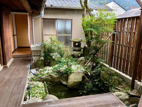 合間にほっとできる中庭もあります。