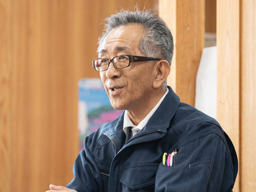 『これ、楽しそう！』という直感を信じて飛び込んできてください。（総務課長 田中）