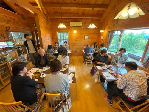 見晴らしの良いカフェでの交流会