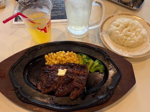 石垣島話題の新店「ロデオ」で味わう、ジューシーで熱々な本格ステーキ！