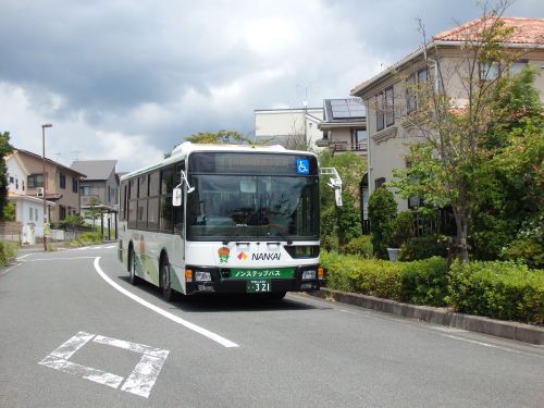 ニュータウンと駅を結ぶ橋本営業所のバス