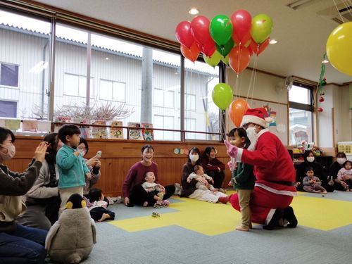 「にこまるのクリスマス」の様子。四季や年中行事を楽しめる企画を開催している