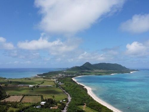 美しいエメラルドグリーンの海と豊かな緑が広がる石垣島北部の絶景