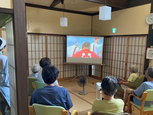 ひろんた村母屋で上映会