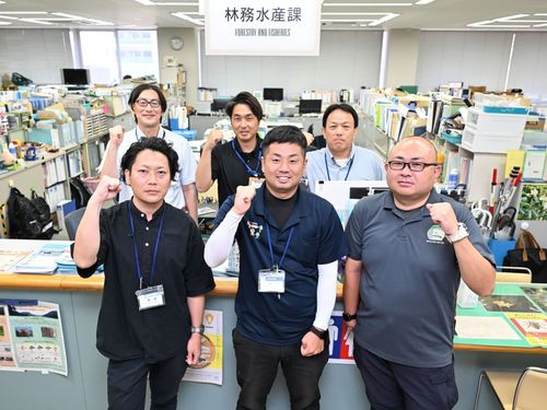 応募を呼び掛ける諫早市林務水産課の職員