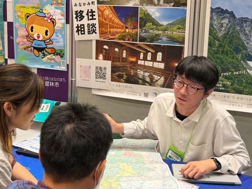 ふるさと回帰フェアの様子!その２　担当者もトークに熱が入ります！