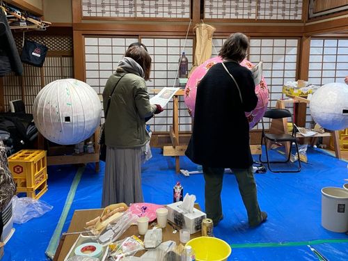 食べもので作られるダシ。本番までほかの町には詳細を明かさずに作業が進められます。
