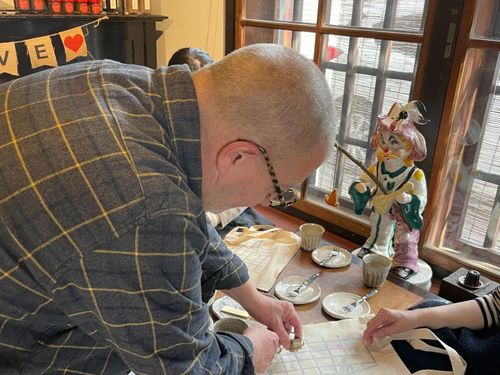 だもん亭さんにて。お店の方との交流も、暮らし観光まち歩きの大切なポイントです。