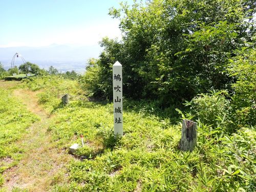 山頂の鳩吹城址
