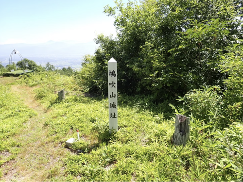 山頂の鳩吹城址