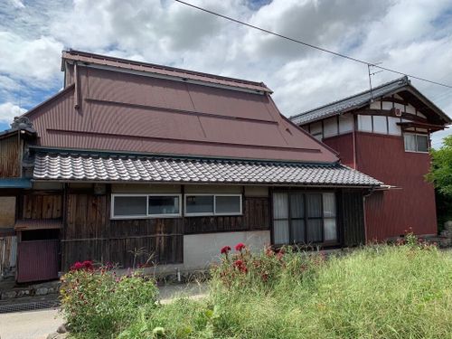 空き家バンク登録物件の例。築100年ほどの歴史を感じる住まいです。