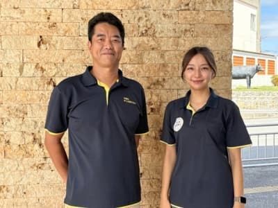 【コーディネーター】伊江島観光協会の名嘉元 （なかもと）さんと都留（つる ）さん
